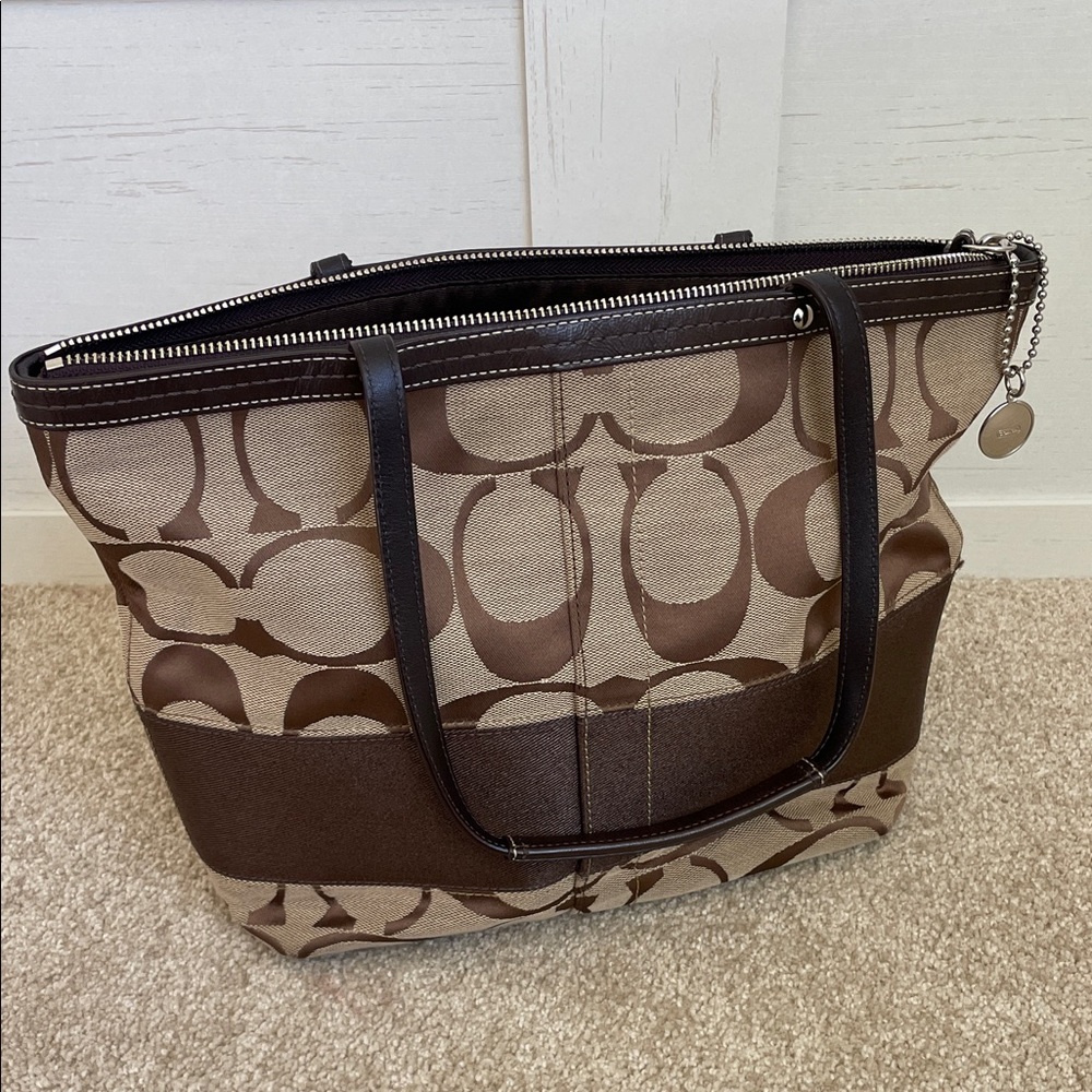 Coach Tan and Brown Signature Tote NºL0932-F13548